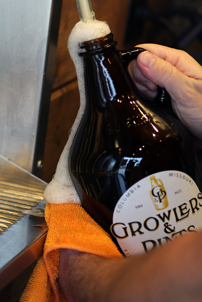 Filling growlers
